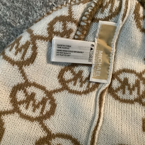 Michael Kors Knit Winter Hat - Picture 4 of 6